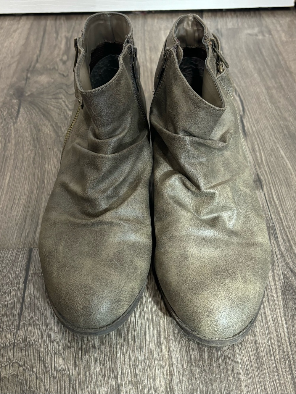 Diba Women's Taupe Ankle Boots Classic Slip-On Style 10M Inside Zip
